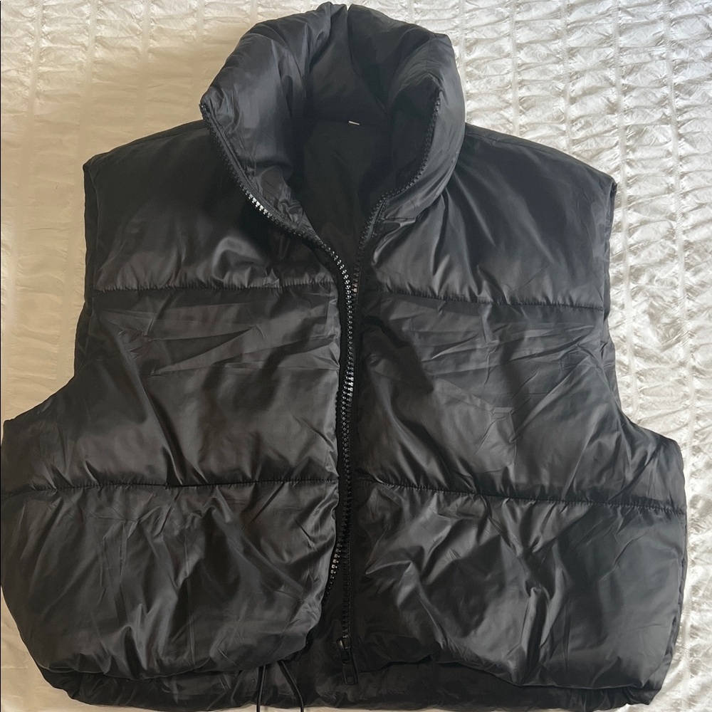 Women’s cropped Black Puffer Vest